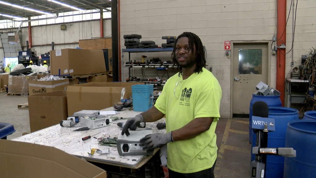 RecycleForce’s Peer Leadership Program Helps Ex-Offenders Become ...